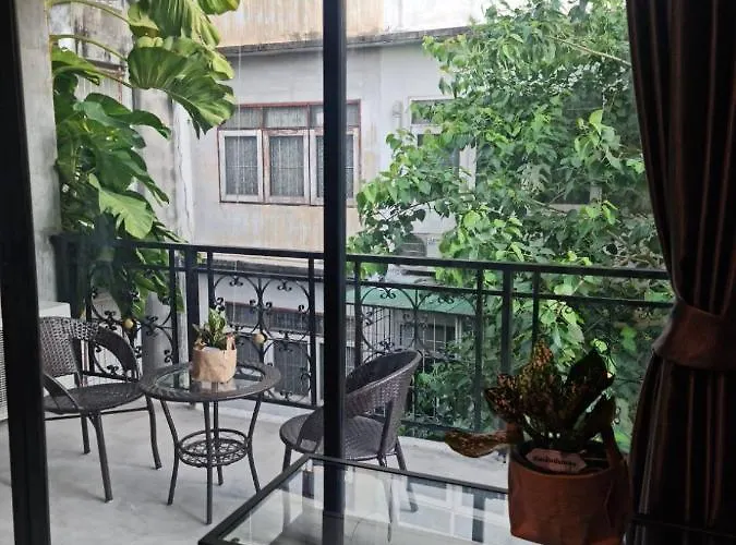 Hostal Noc House