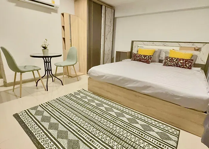 Hostal Noc House